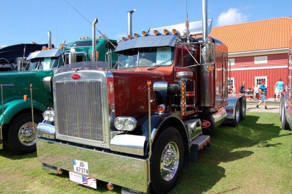 Nostalgitreff i Halden 2015Peterbilt 359 1979. Dag Sigurd Løvlie, LenaFoto: Knut Skallerud