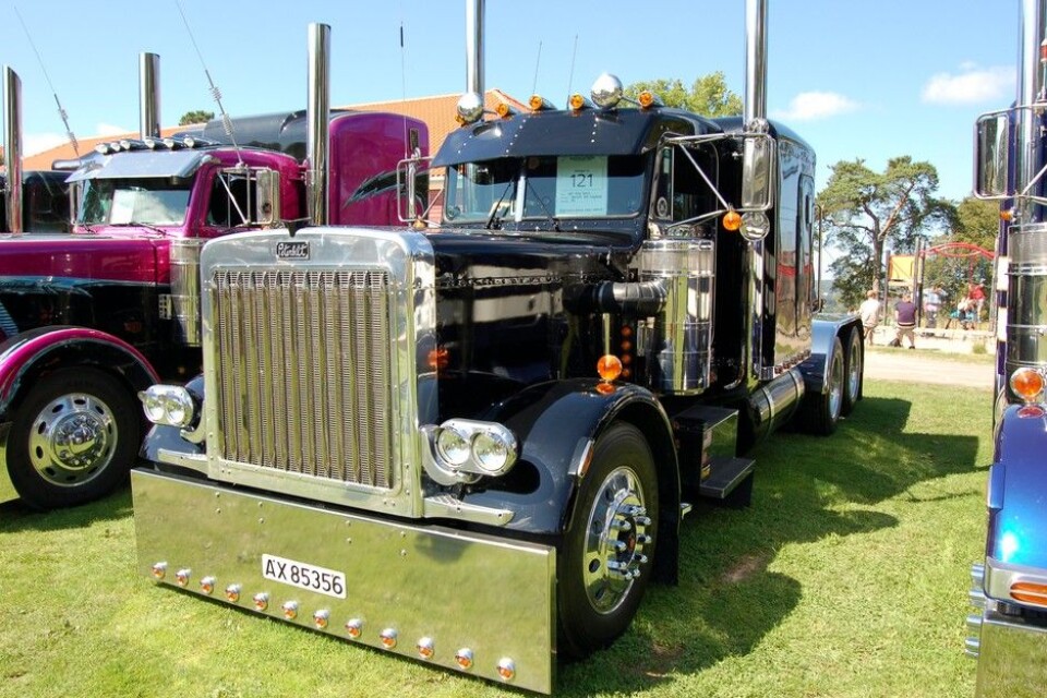 Nostalgitreff i Halden 2015Peterbilt 359 Longhood. Kjell Arne Sørlie. ÅsFoto: Knut Skallerud