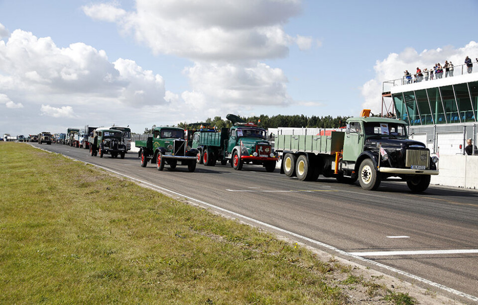 Trailer Trucking Festival på Mantorp ParkHerlig kortesje med klassiske lastebiler fra Östergötlands Veteranlastbilsklubb.Foto: Bengt Gustafsson