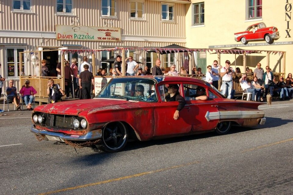 Nostalgitreff i Halden 2015Cruising utenfor Fønix i Halden Foto: Knut Skallerud