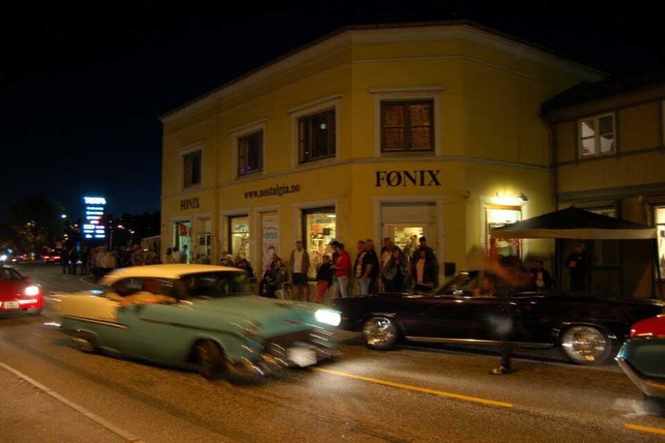 Nostalgitreff i Halden 2015Cruising utenfor Fønix i Halden Foto: Knut Skallerud