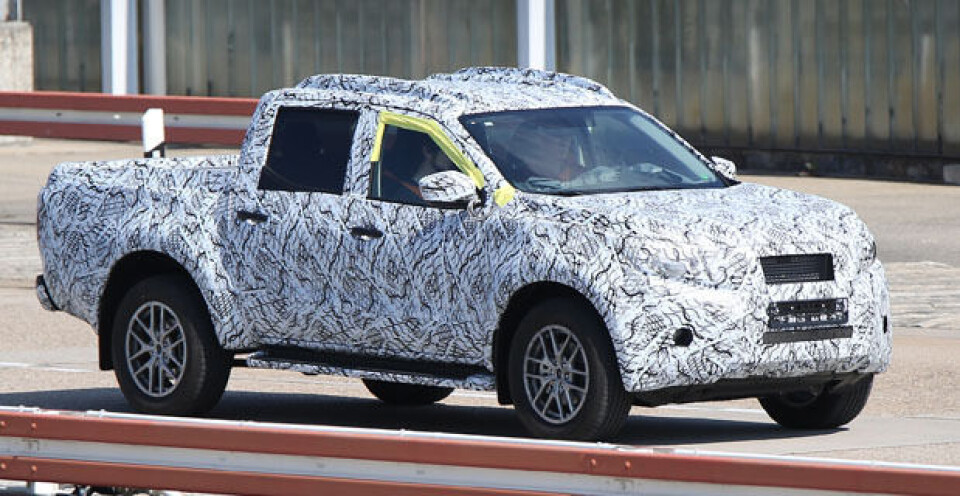 Mercedes-pickup på veien