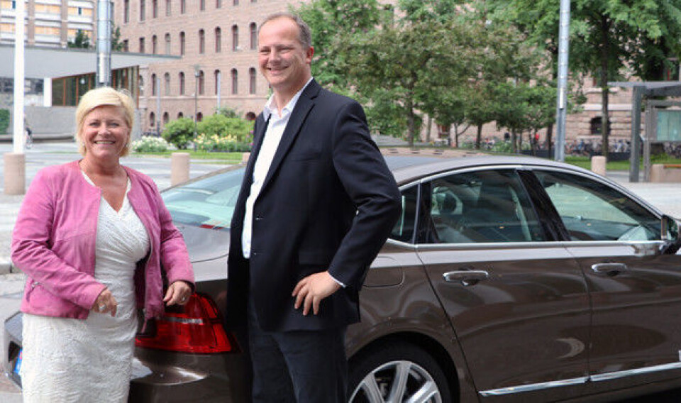 Prøver førerløs bil Samferdselsminister Ketil Solvik-Olsen og finansminister Siv Jensen fikk onsdag prøvekjøre en såkalt semi-autonom bil. (Foto: Samferdselsdepartementet) Prøver førerløs bil Samferdselsminister Ketil Solvik-Olsen og finansminister Siv Jensen fikk onsdag prøvekjøre en såkalt semi-autonom bil. (Foto: Samferdselsdepartementet)