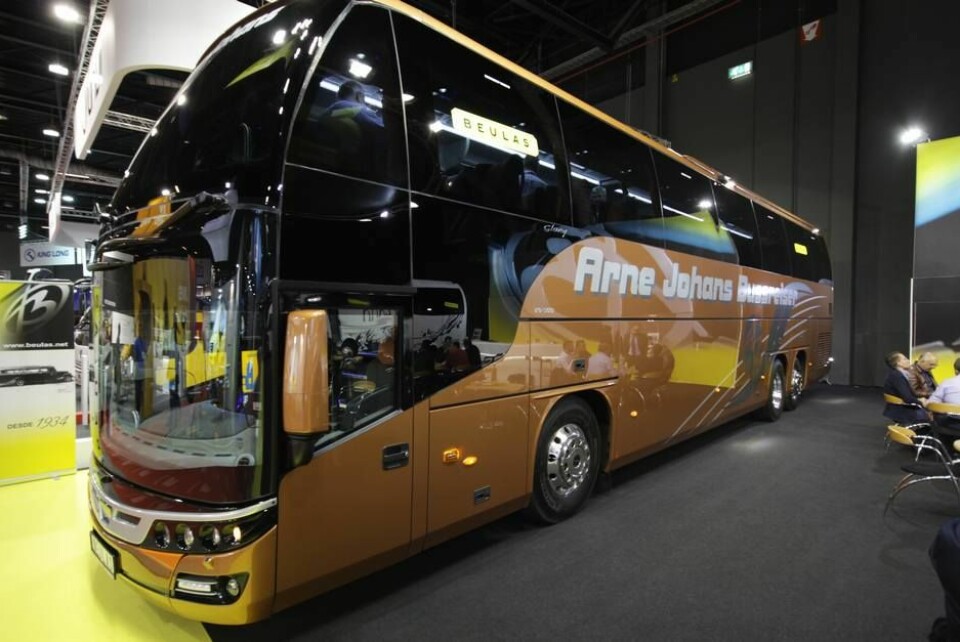 Norske Arne Johans Bussreiser har kjøpt ny turbuss fra den spanske produsenten Beulas. Modellen heter Glory og er bygget på MAN-chassis. Foto: Brede Høgseth Wardrum
