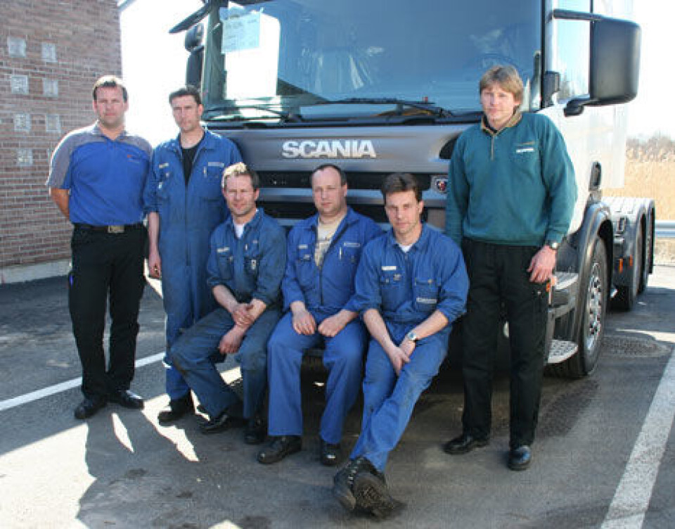 Landets beste servicepersonale i Scania-organisasjonen kommer fra Tønsberg. Fra venstre verksmester og lagleder Petter Nordnes, mekanikerne Trond Linnerud, Tormod Harm, Jørn Andersen, Vegard Bøe Larsen og delemann Walther Hansen.Landets beste servicepersonale i Scania-organisasjonen kommer fra Tønsberg. Fra venstre verksmester og lagleder Petter Nordnes, mekanikerne Trond Linnerud, Tormod Harm, Jørn Andersen, Vegard Bøe Larsen og delemann Walther Hansen. Landets beste servicepersonale i Scania-organisasjonen kommer fra Tønsberg. Fra venstre verksmester og lagleder Petter Nordnes, mekanikerne Trond Linnerud, Tormod Harm, Jørn Andersen, Vegard Bøe Larsen og delemann Walther Hansen.Landets beste servicepersonale i Scania-organisasjonen kommer fra Tønsberg. Fra venstre verksmester og lagleder Petter Nordnes, mekanikerne Trond Linnerud, Tormod Harm, Jørn Andersen, Vegard Bøe Larsen og delemann Walther Hansen.