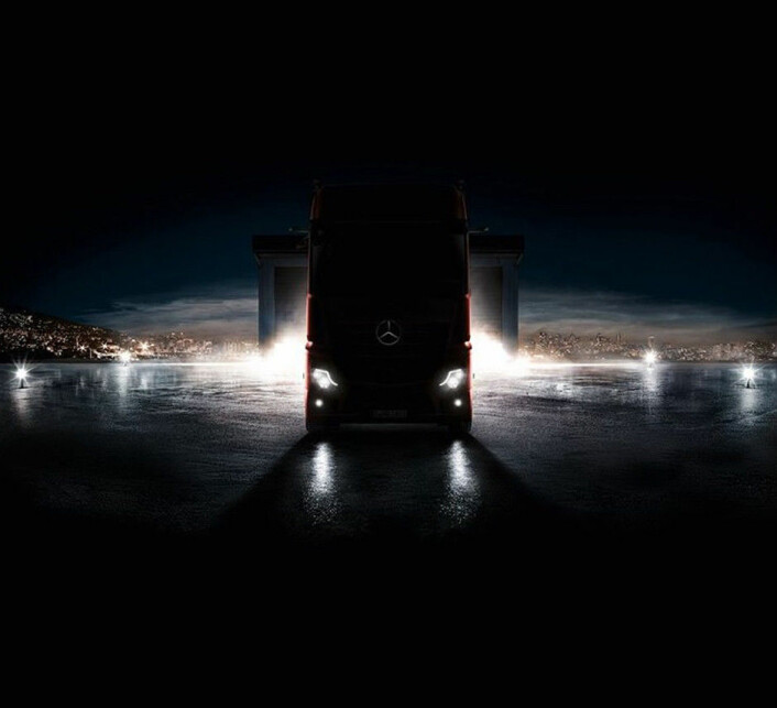 Actros teaserbilde<br>HEMMELIGHETSFULLE: Dette er originalbildet som Mercedes-Benz publiserte på Instagram tirsdag. Foto: Mercedes-Benz<br>