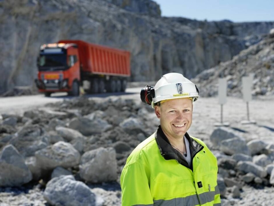 Raymond Langfjord, daglig leder ved gruven til Brønnøy Kalk, ser nye muligheter innenfor teknologi. Foto: Volvo Trucks
