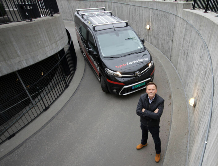 proacebakken<br>VIKTIG VAREBIL: Hans Petter Bakken, nyttekjøretøyansvarlig i Toyota Norge, understreker at Proace 4x4 blir en svært viktig bil for importøren og forhandlerne. Foto: Brede Høgseth Wardrum<br>