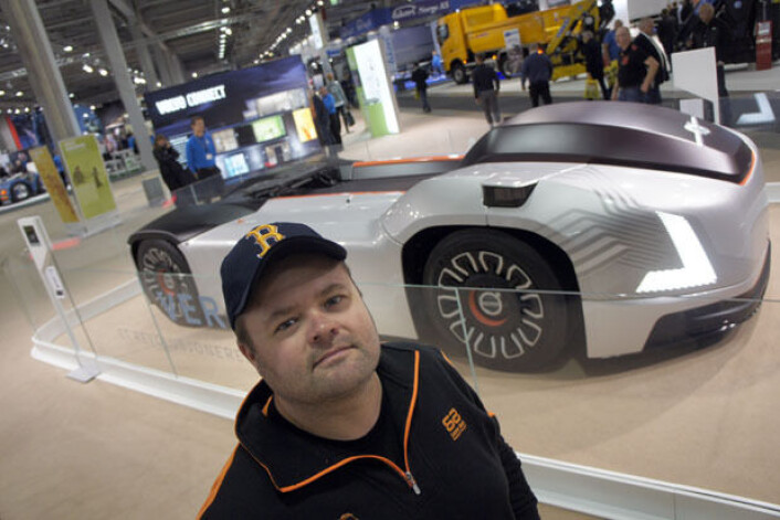 Sæter auto<br>FØLGER DRØMMEN: Anders Bjørneby vekker opp igjen gamle Sæter Auto. Foto: Jon Winding-Sørensen <br> Sæter auto<br>FØLGER DRØMMEN: Anders Bjørneby vekker opp igjen gamle Sæter Auto. Foto: Jon Winding-Sørensen <br>