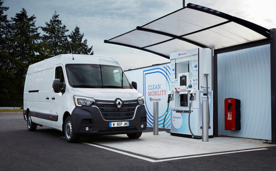 Master Z.E. H2RASK FYLLING: En av fordelene med hydrogen, fremfor kun batteri, er rask fylling av energi. Her får du full tank på 5-10 minutter, mens det kan ta timer å få fulladet batteri. Master Z.E. H2RASK FYLLING: En av fordelene med hydrogen, fremfor kun batteri, er rask fylling av energi. Her får du full tank på 5-10 minutter, mens det kan ta timer å få fulladet batteri.