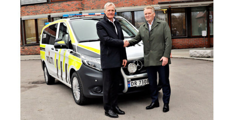 Direktør Helge Clem (t.v) i Politiets Fellestjenester sammen med konsernsjef i Bertel O. Steen, Bjørn Maarud. Foto: Bertel O. Steen. Direktør Helge Clem (t.v) i Politiets Fellestjenester sammen med konsernsjef i Bertel O. Steen, Bjørn Maarud. Foto: Bertel O. Steen.