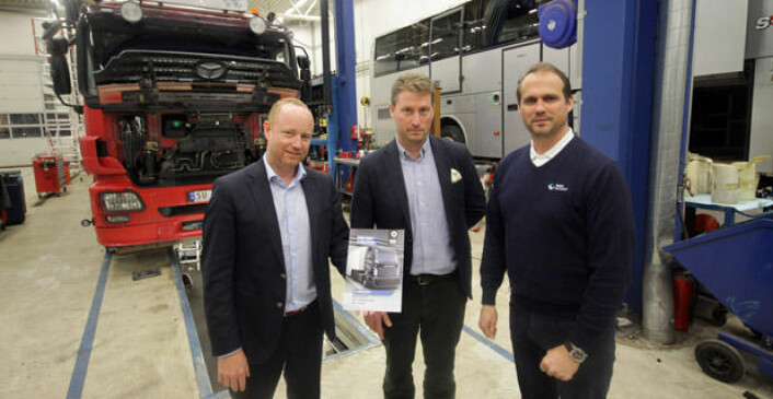 Quantrons toppsjef og eier Andreas Haller (f.v.) og salgssjef Matteo Beffa var nylig på besøk hos driftsdirektør Thomas Schiøtz i Team Verksted.