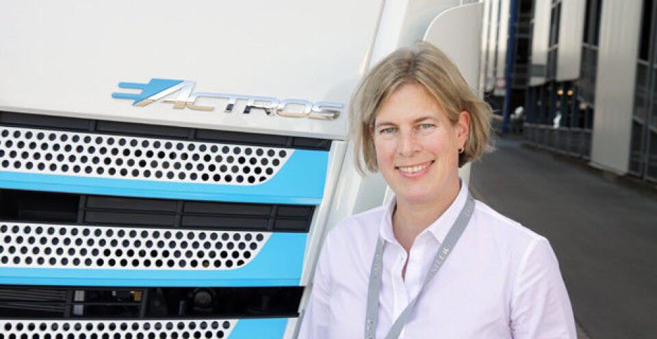 Gesa Reimelt er sjef for E-Mobility Group i Daimler Trucks & Buses. Her avbildet med en Mercedes-Benz eActros. Foto: Brede Høgseth Wardrum Gesa Reimelt er sjef for E-Mobility Group i Daimler Trucks & Buses. Her avbildet med en Mercedes-Benz eActros. Foto: Brede Høgseth Wardrum