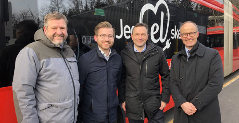 F.v. adm.dir. Bernt Reitan Jenssen i Ruter, klima- og miljøminister Sveinung Rotevatn, byråd for samferdsel og miljø Arild Hermstad i Oslo kommune og adm.dir. Nils Kristian Nakstad i Enova. Foto: Enova