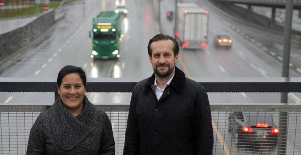 MERKER MILJØFOKUSET: Ana Maria Vasquez Røsjø, Green Finance Manager, og Andreas Holmberg, avdelingsdirektør for Salg- og forretningsutvikling Industri/Transport i SG Finans. Foto: Brede Høgseth Wardrum