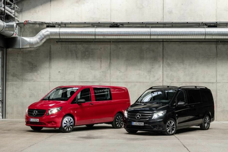 Kombiversjonen Vito Mixto (rød) og personbilen Vito Tourer.