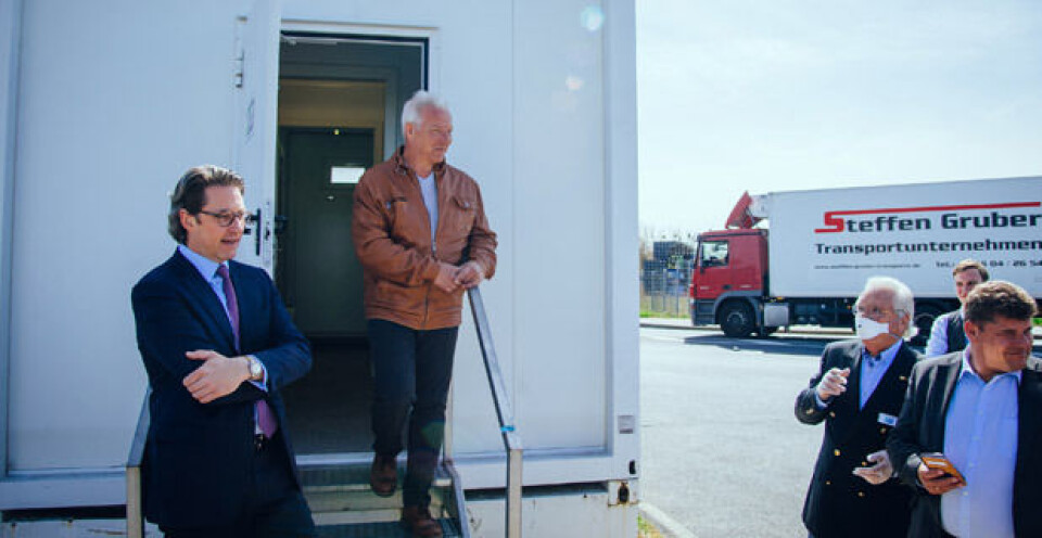 Andreas Scheuer (t.v.), samferdselsminister i Tyskland, mener yrkessjåførenes sanitærforhold har vært uakseptable, og lover nå bedring. Foto: BMVI