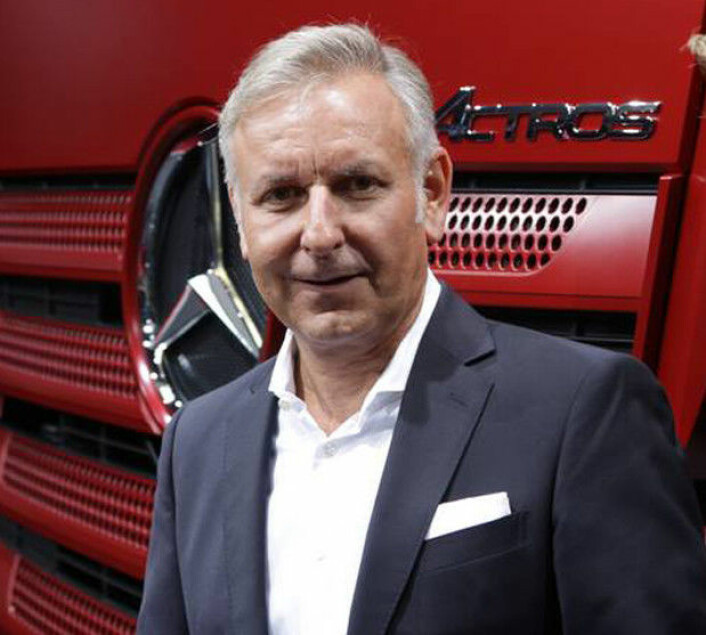 Stefan Buchner<br>AVTROPPENDE: Dagens sjef for Mercedes-Benz Trucks, Stefan Buchner, gir seg etter 30 år i Daimler. Foto: Brede Høgseth Wardrum<br>