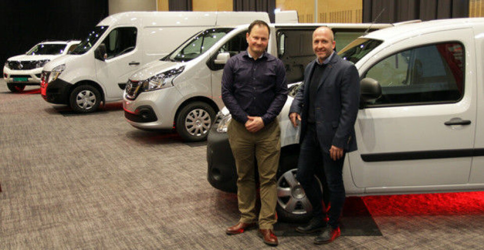 NYHETER: Kommunikasjonssjef for Norge i Nissan Nordic Europe, Knut Arne Marcussen (t.v.), og varebilansvarlig for Nissan i Norge Anders Sandvold med nye NV250 og fornyede NV300 og NV400.