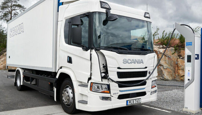 Nå trykker Scania på den store strømbryteren