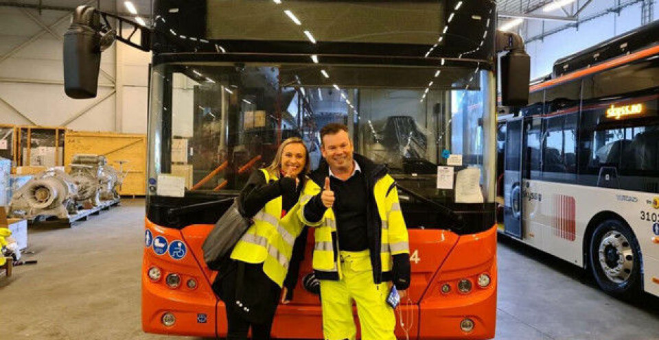 Gry Miriam Olsen, adm. direktør i Keolis og Benedikt Gudmundsson, General Manager for Nord-Europa i Yutong Eurobus Scandinavia, er klare for storinnrykk av elbusser i Bergen.
