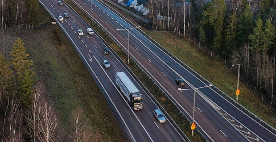 Scania tester selvkjørende lastebiler i motorveitrafikk