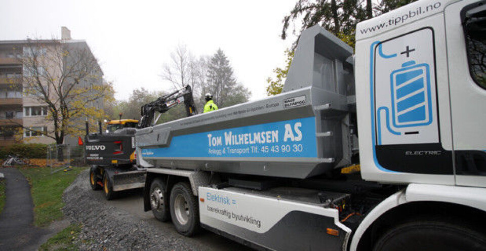 Tom Wilhelmsen har tatt i bruk elektriske lastebiler for massetransport. Nå vil myndighetene at flere skal følge etter. Foto: Brede Høgseth Wardrum