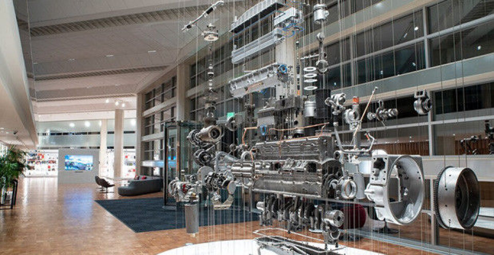 I fremtiden skal globale medium-duty motorsystemer for Daimlers busser og lastebiler over hele verden leveres fra Cummins. Her et bilde fra lobbyen i sistnevntes hovedkvarter. I fremtiden skal globale medium-duty motorsystemer for Daimlers busser og lastebiler over hele verden leveres fra Cummins. Her et bilde fra lobbyen i sistnevntes hovedkvarter.