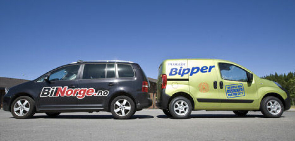 VW Touran og Peugeot BipperGodkjent VW Touran varebil og ikke godkjente Peugeot Bipper. Foto: Rune Myhre