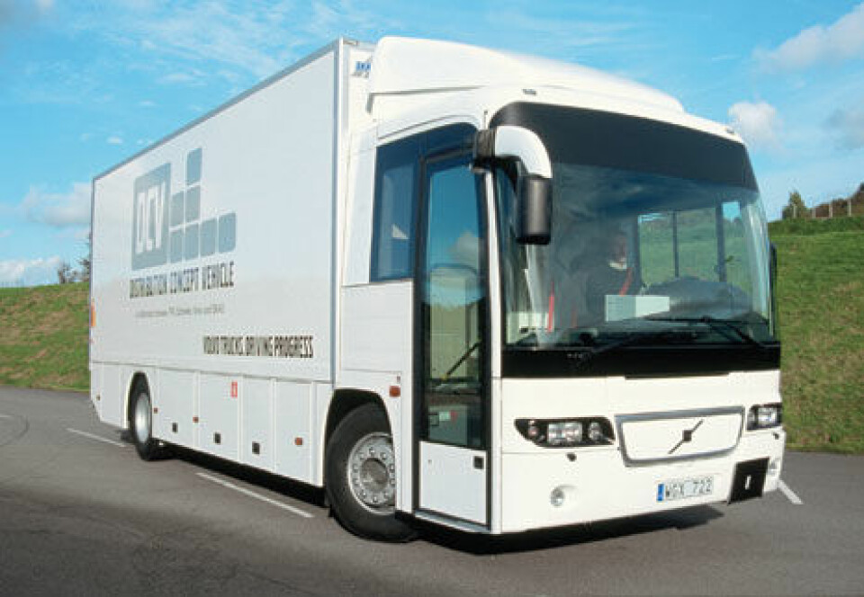 En buss-dÃ¸r letter adkomsten for sjÃ¥fÃ¸ren i Volvos nye DCV konseptbilEn buss-dør letter adkomsten for sjåføren i Volvos nye DCV konseptbil