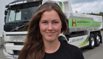 Heidi Marie Dammen i Hagen Maskin AS skal kjøre den nye el-tippbilen. Heidi Marie Dammen i Hagen Maskin AS skal kjøre den nye el-tippbilen.