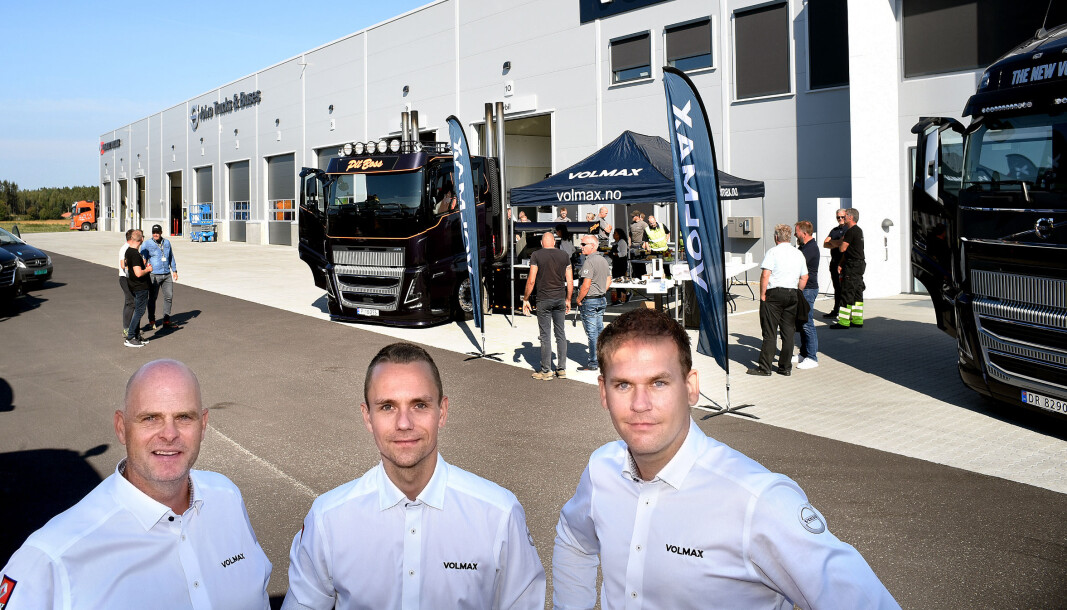 Salgssjef for Renault Trucks, Claes Gripenberg (f.v.), servicemarkedssjef Andreas Hanssen og salgssjef for Volvo, Roger Rossing, ved Volmax i Østfold gir gass i nye lokaler. Salgssjef for Renault Trucks, Claes Gripenberg (f.v.), servicemarkedssjef Andreas Hanssen og salgssjef for Volvo, Roger Rossing, ved Volmax i Østfold gir gass i nye lokaler.