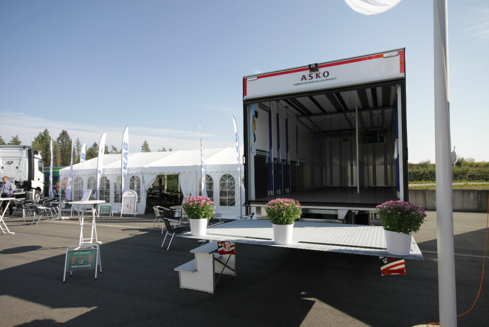 SKAB viser frem påbygget som er montert på en av Askos elektriske lastebiler.
