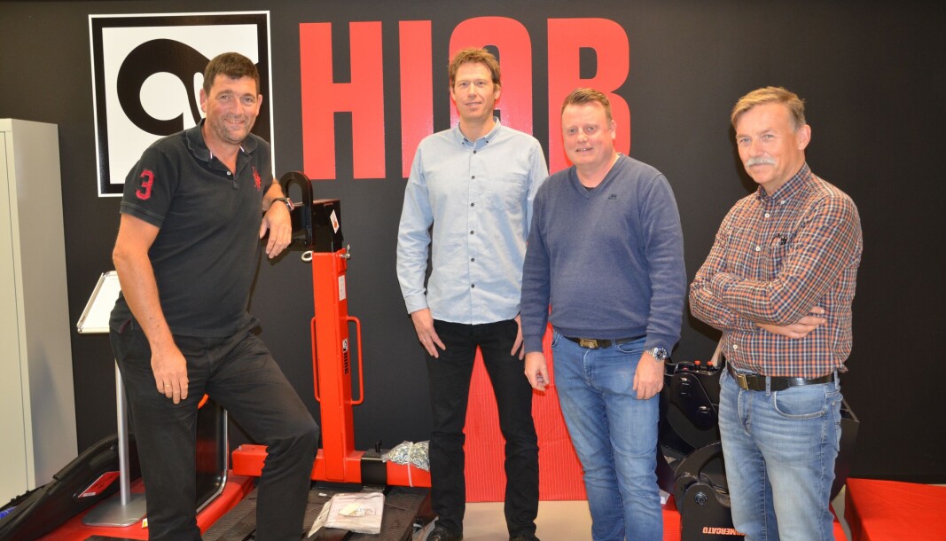 Ledelsen i Hiab Norway høyner ambisjonene, etter at en ny avtale med Arka som forhandler er på plass. Fra venstre salgssjef Espen Solhaug, adm. direktør Tormod Ovesen, servicesjef Morten-Erik Haugen og produktsjef Johnny Gabrielsen. Ledelsen i Hiab Norway høyner ambisjonene, etter at en ny avtale med Arka som forhandler er på plass. Fra venstre salgssjef Espen Solhaug, adm. direktør Tormod Ovesen, servicesjef Morten-Erik Haugen og produktsjef Johnny Gabrielsen.