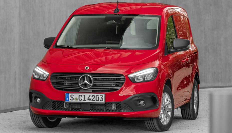 Citan er bygget på Renault-Nissan-Mitsubishi-alliansens plattform, men har umiskjennlige Mercedes-trekk. Citan er bygget på Renault-Nissan-Mitsubishi-alliansens plattform, men har umiskjennlige Mercedes-trekk.