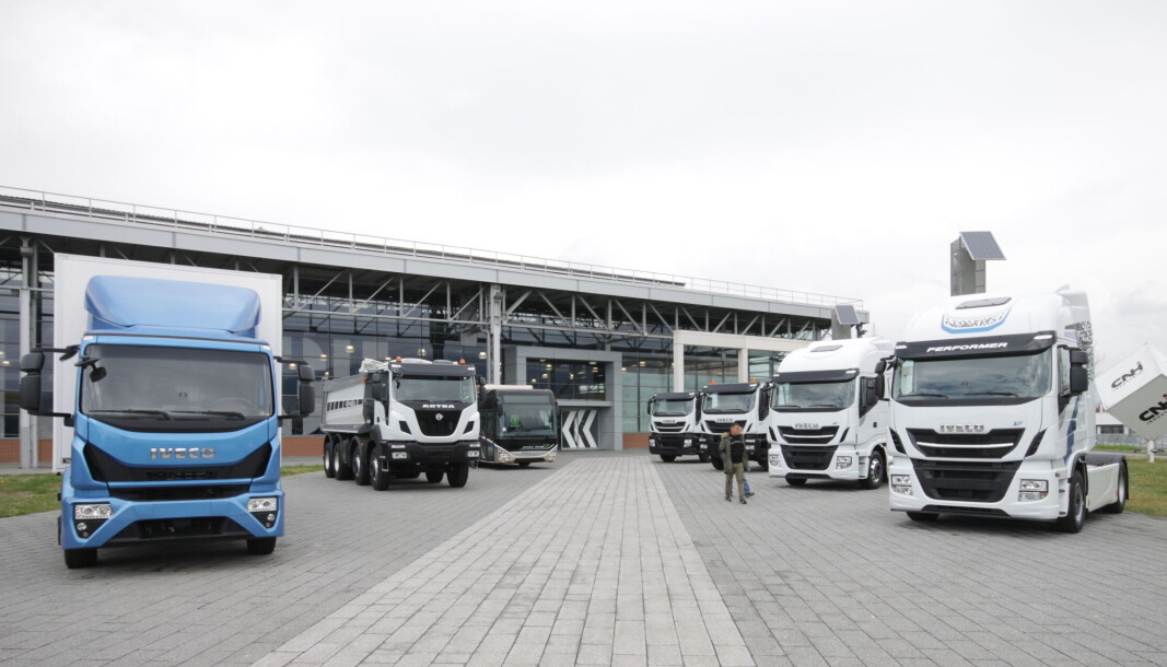 Iveco lastebiler, varebiler og busser, samt Iveco Astra, er bare noen av de mange merkevarene som eies av CNH Industrial. Dette bildet er fra CNH Industrial Village i Torino. Iveco lastebiler, varebiler og busser, samt Iveco Astra, er bare noen av de mange merkevarene som eies av CNH Industrial. Dette bildet er fra CNH Industrial Village i Torino.