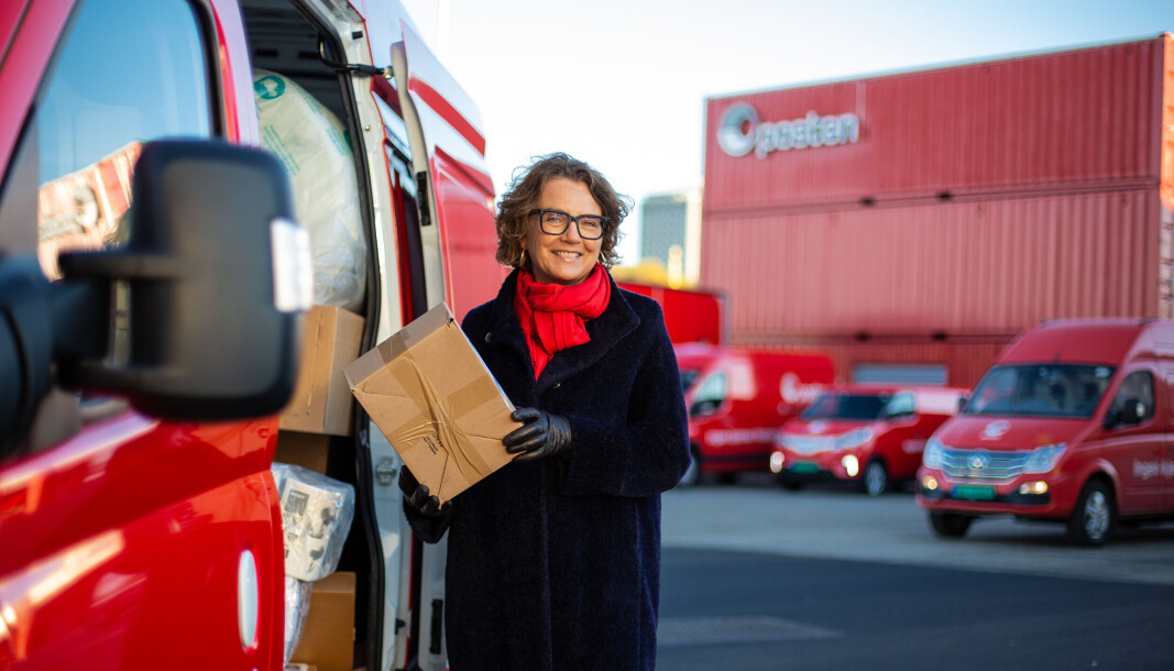 Tone Wille, konsernsjef i Posten, besøkte Postens nye distribusjonspunkt på Filipstad i Oslo hvor noen av de nye elektriske kjøretøyene nettopp er tatt i bruk. Tone Wille, konsernsjef i Posten, besøkte Postens nye distribusjonspunkt på Filipstad i Oslo hvor noen av de nye elektriske kjøretøyene nettopp er tatt i bruk.