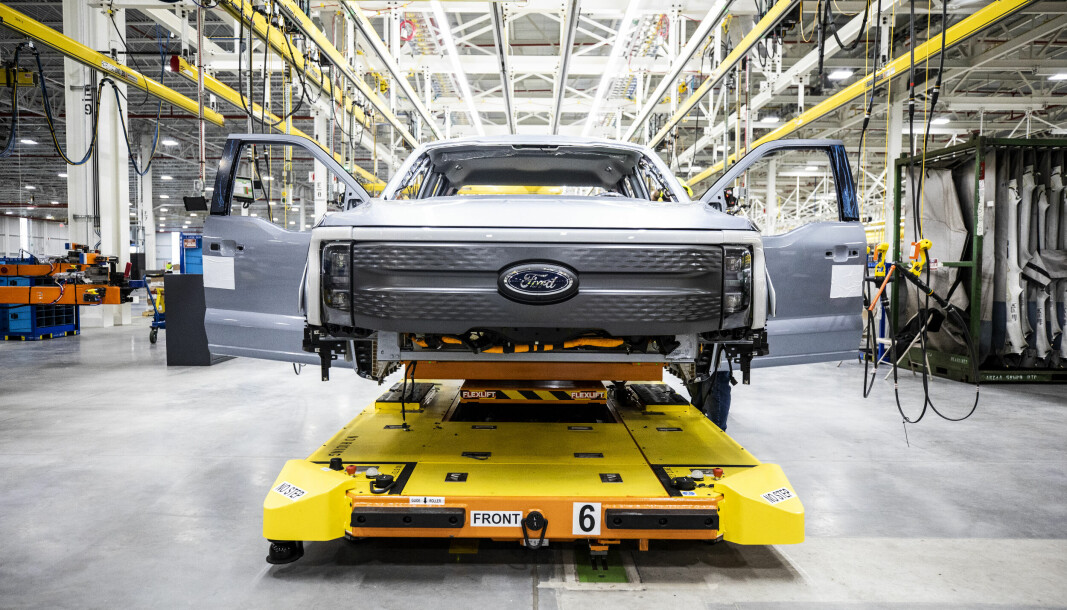 Etterspørselen etter elektriske F-150 Lightning er enorm, så Ford har sin fulle hyre med å produsere nok. Foto: Ford