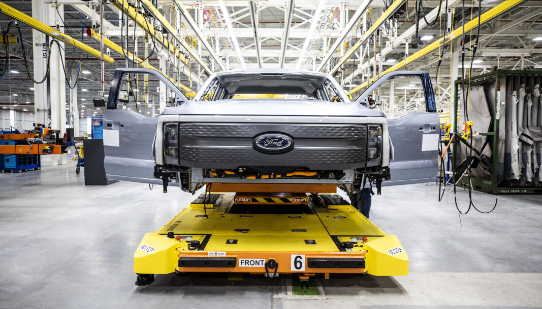 Etterspørselen etter elektriske F-150 Lightning er enorm, så Ford har sin fulle hyre med å produsere nok. Foto: Ford Etterspørselen etter elektriske F-150 Lightning er enorm, så Ford har sin fulle hyre med å produsere nok. Foto: Ford
