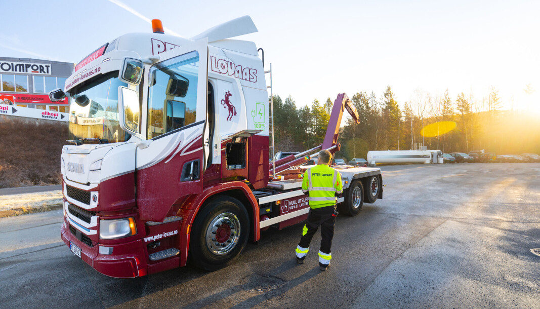 Scania P25 BEV B6x2NB med JOAB krokpåbygg. Scania P25 BEV B6x2NB med JOAB krokpåbygg.