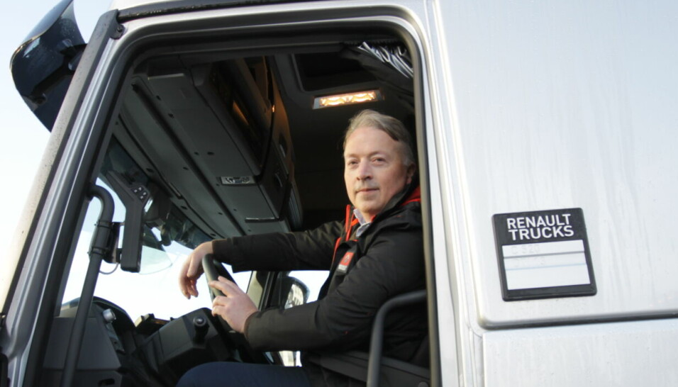 – Nå har vi sammen med Volvo det vi mener er markedets beste rattjustering på 60 grader, med neck-tilt, sier Viggo Noreng, salgsdirektør for Renault Trucks i Volvo Norge AS, sittende i årets nye EVO-modell.
