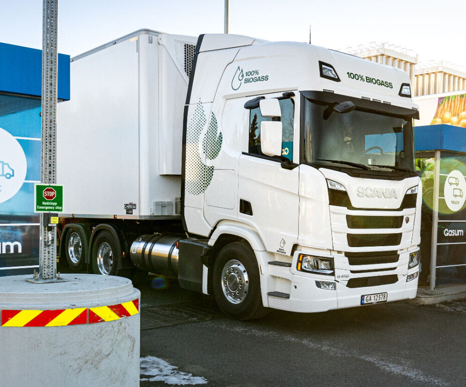 Scania tilbyr nå en rekke konfigurasjoner som kan kjøre på biogass i komprimert eller flytende form. Scania tilbyr nå en rekke konfigurasjoner som kan kjøre på biogass i komprimert eller flytende form.