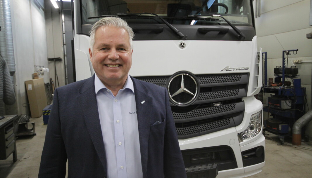 FORNØYD: Jarle Viuls, konserndirektør i Bertel O. Steen Lastebil og Buss, er glad for at den formelle overføringen av tungbil-virksomheten nå er fullført.