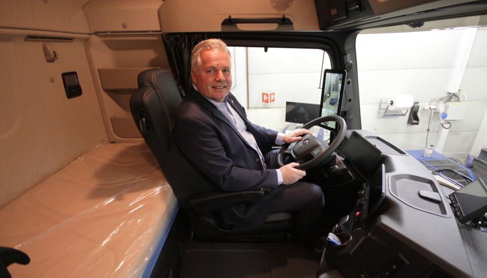 Jarle Viuls, konserndirektør for Mercedes-Benz Lastebil og Buss i Bertel O. Steen, venter på eActros. Jarle Viuls, konserndirektør for Mercedes-Benz Lastebil og Buss i Bertel O. Steen, venter på eActros.