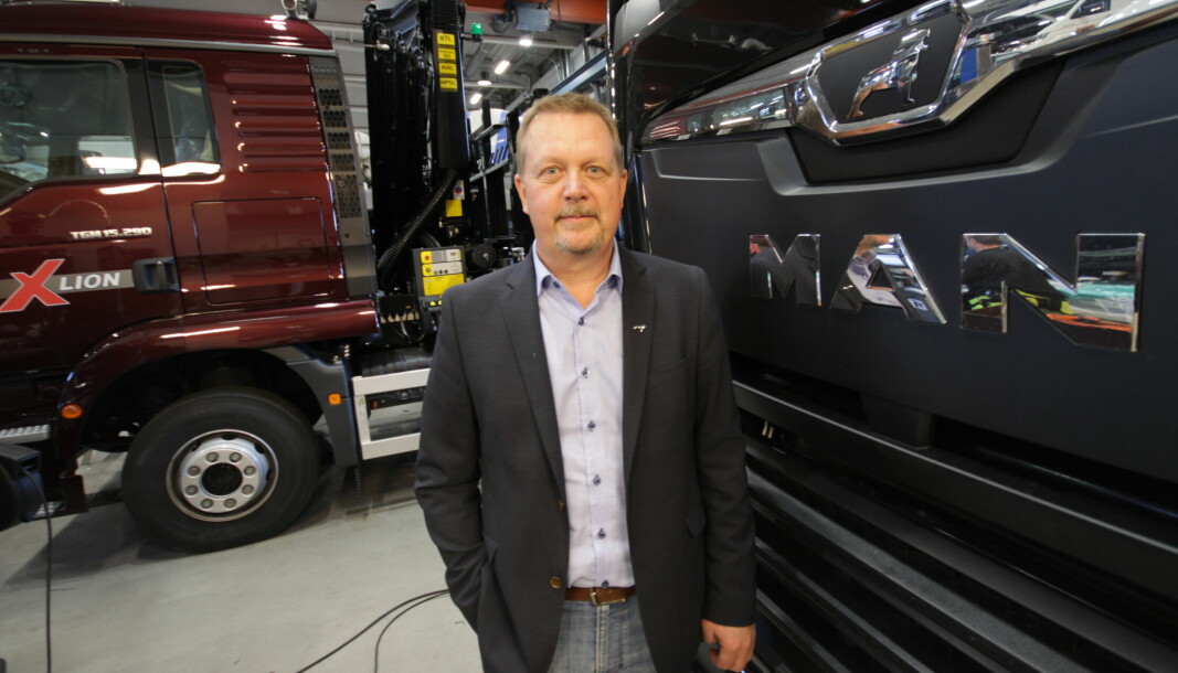 Lars B. Sand, salgsdirektør i MAN Truck & Bus Norge, sier det fremdeles er knyttet stor usikkerhet til leveringssituasjonen.