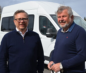 NYTT AGENTUR: Vidar Engen (t.v.) og Leif Engen i Au2 Norge AS har lang erfaring med bygging og salg av minibuss. Nå har de et nytt agentur på plass med eVersum.