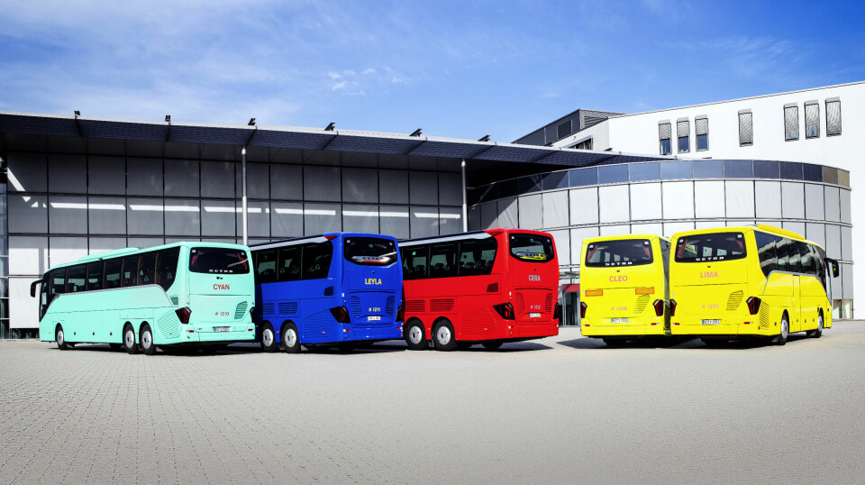 ULIKE VARIANTER: De fem testeksemplarene av de nye ComfortClass og TopClass 500 har fått navn etter fargene de bærer, Cleo, Leyla, Lima und Zera. Foto: Daimler