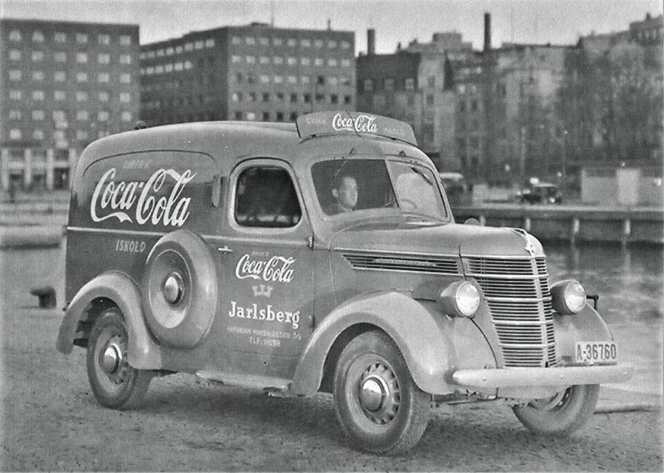 INTERNATIONAL: Cola-bil nummer to var en International D-2, levert fra importøren Osmond Motor den 3. september 1938 og registrert som A-36760. Reklamen kom til sin rett på varebilkarosseriet, som er originalt fra USA.