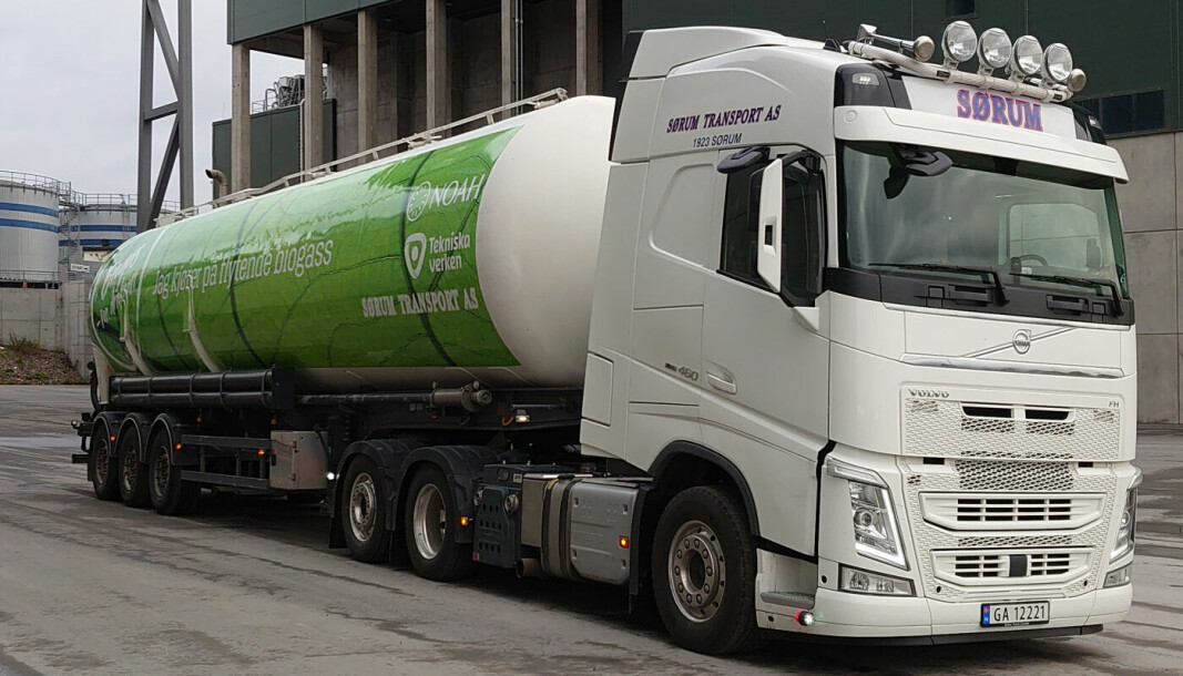 KJØRER PÅ BIOGASS: Sørum Transport har flere lastebiler som kjører på biogass, men avventer å kjøpe flere inntil myndighetene kommer på banen med et forutsigbart rammeverk.