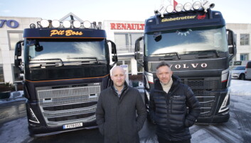 SELGER FLERE GASSBILER: Karstein Ahlin (t.v.), administrerende direktør, og Bjørn-Inge Haugan, direktør for salg, kommunikasjon og marked i Volvo Norge.